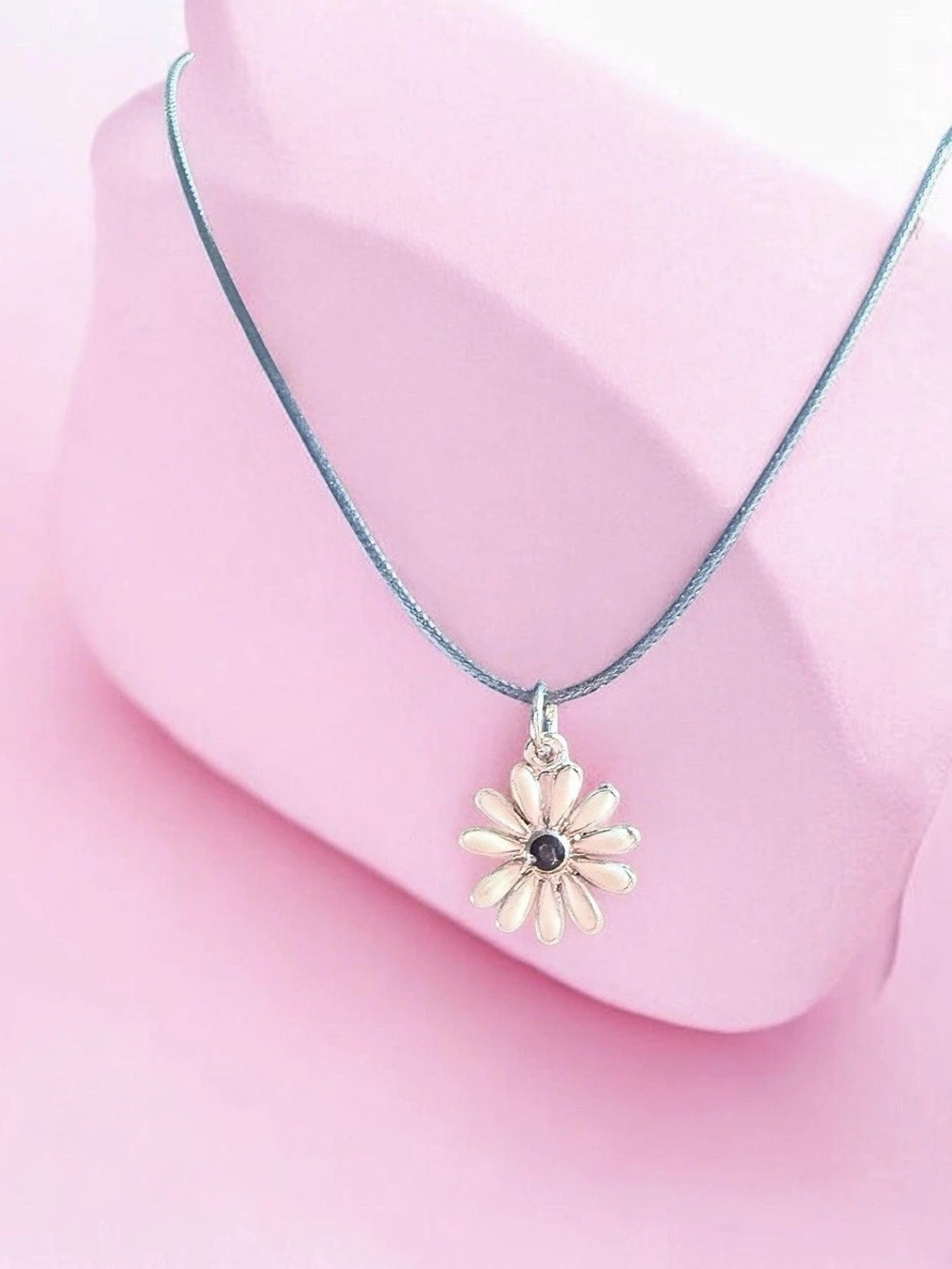 Vintage Silver Tone Daisy Flower Pendant Cord Necklace